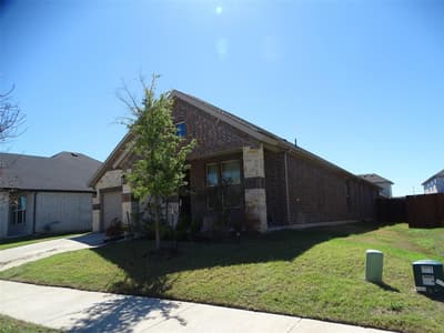 915 Hawthorn Lane, Mansfield TX 76063 - Photo 3