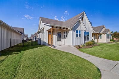 505 Eastpark Lane, Granbury TX 76049 - Photo 2