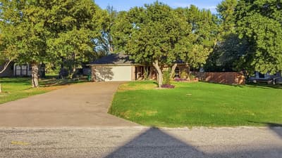1903 W Spanish Oak Drive, Granbury TX 76048 - Photo 2