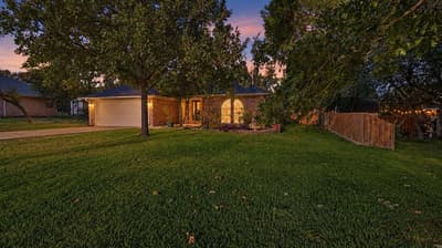 1903 W Spanish Oak Drive, Granbury TX 76048