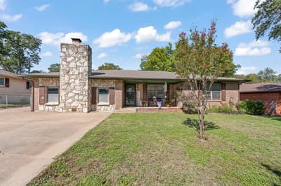 1212 Briarwood Drive, Cleburne TX 76033