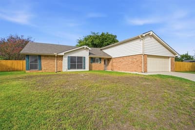2110 Oak Creek Circle, Sherman TX 75092 - Photo 2