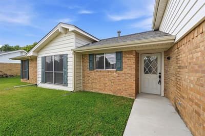 2110 Oak Creek Circle, Sherman TX 75092 - Photo 3