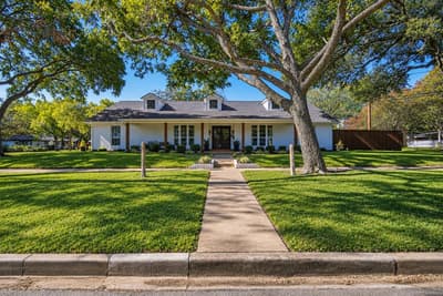 301 N Preston Street, Ennis TX 75119 - Photo 2