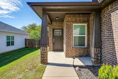 198 S Preston Street, Alvarado TX 76009 - Photo 2