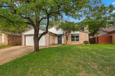 4801 Crest Drive, Arlington TX 76017 - Photo 2