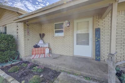 901 Elizabeth Boulevard, Granbury TX 76048 - Photo 2