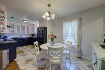 901 Elizabeth Boulevard, Granbury TX 76048 - Photo 5