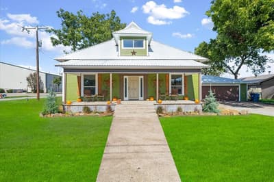 300 E 3rd Street, Blooming Grove TX 76626 - Photo 2