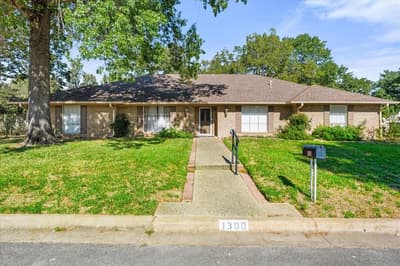 1300 Lexington Drive, Corsicana TX 75110