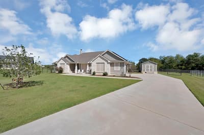 1039 Northern Oaks Court, Springtown TX 76082 - Photo 3