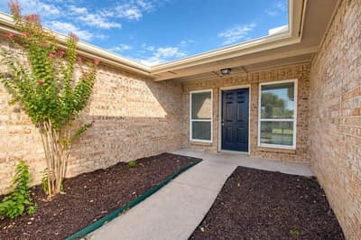 3018 Meadow Creek Court, Grand Prairie TX 75052 - Photo 3