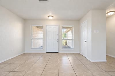 3018 Meadow Creek Court, Grand Prairie TX 75052 - Photo 4
