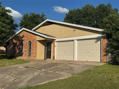 1029 Fox River Lane, Fort Worth TX 76120 - Photo 2
