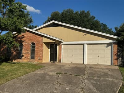 1029 Fox River Lane, Fort Worth TX 76120
