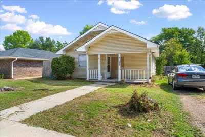 324 Cynisca Street, Waxahachie TX 75165 - Photo 2