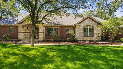 6104 Temple Oaks Court, Granbury TX 76049
