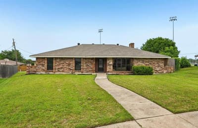 813 Oakbluff Drive, Lancaster TX 75146