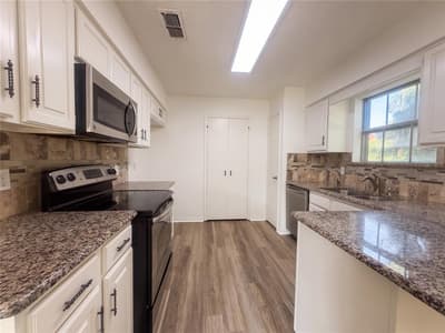 2527 Holt Road, Arlington TX 76006 - Photo 2
