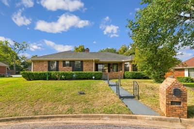 316 Trollinger Street, Whitesboro TX 76273