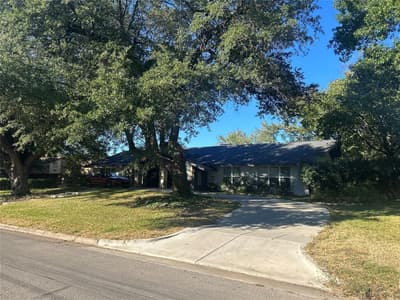 7121 Kendallwood Drive, Dallas TX 75240 - Photo 2