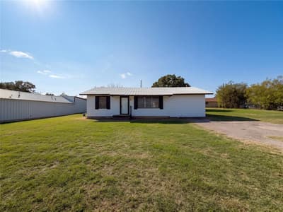 1475 N Main Street, Jacksboro TX 76458 - Photo 2