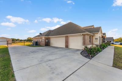 1004 Northern Oaks Court, Springtown TX 76082 - Photo 3