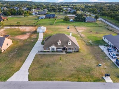 1004 Northern Oaks Court, Springtown TX 76082 - Photo 4