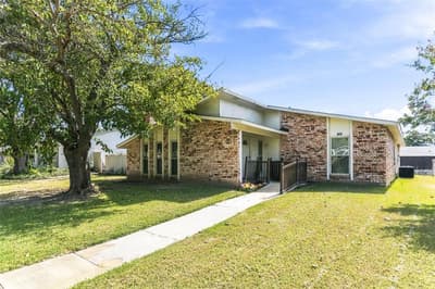 1901 Dodge Trail, Grand Prairie TX 75052