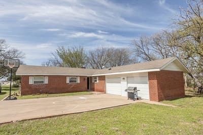 809 E Highway 82, Nocona TX 76255 - Photo 2