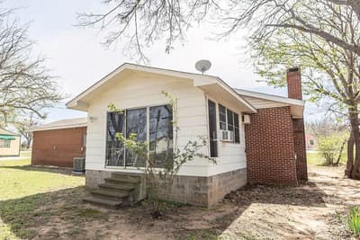 809 E Highway 82, Nocona TX 76255 - Photo 5