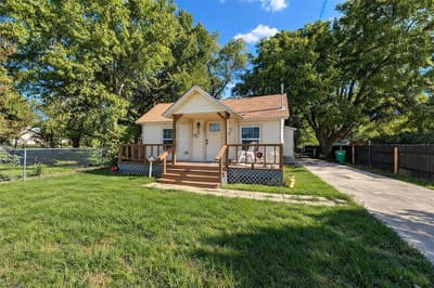 309 E Wilbarger Street, Bowie TX 76230 - Photo 2