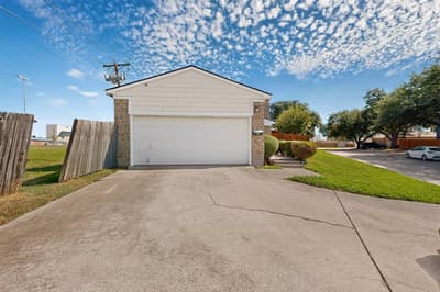 2228 Bunker Hill Drive, Carrollton TX 75006 - Photo 3