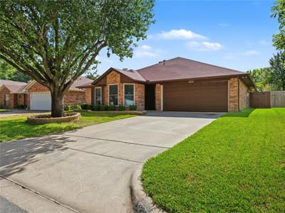 1929 Berrybrook Drive, Fort Worth TX 76134