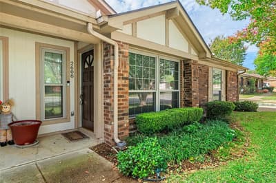 2608 Chestnut Court, Bedford TX 76022 - Photo 4