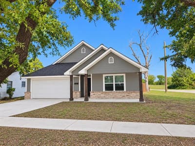 207 E Mccoulskey Street, Terrell TX 75160