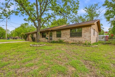 200 E Plum Avenue, De Leon TX 76444 - Photo 2