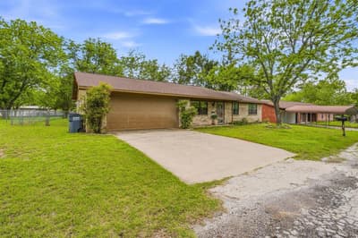 200 E Plum Avenue, De Leon TX 76444 - Photo 3