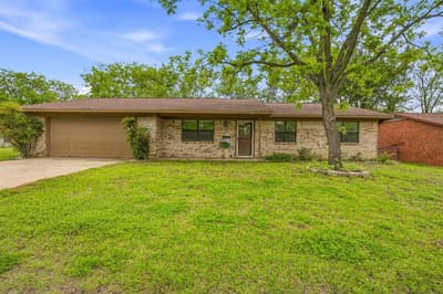 200 E Plum Avenue, De Leon TX 76444