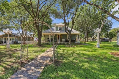 2812 Overton Court, Granbury TX 76048 - Photo 4