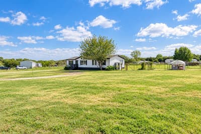 134 Valley Meadows Drive, Springtown TX 76082 - Photo 4