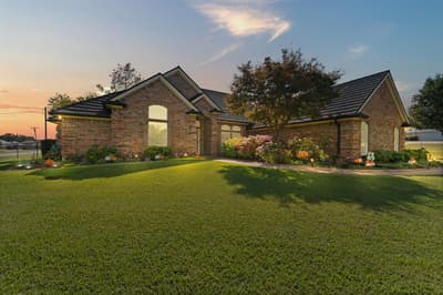 324 Highpoint Road, Burleson TX 76028 - Photo 2