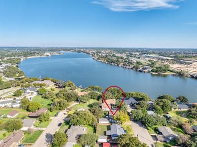 604 Crestview Drive, Granbury TX 76048 - Photo 2