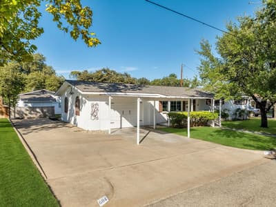 604 Crestview Drive, Granbury TX 76048 - Photo 4