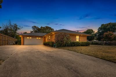 303 Merribrook Trail, Duncanville TX 75116 - Photo 2