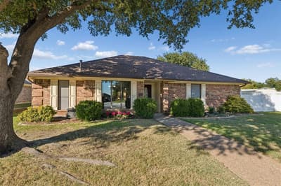 2051 Robin Hill Lane, Carrollton TX 75007 - Photo 3