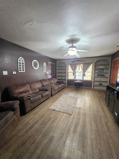 2513 Roseland Street, Fort Worth TX 76103 - Photo 2