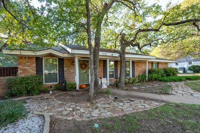 1731 Park Ridge Terrace, Arlington TX 76012 - Photo 3