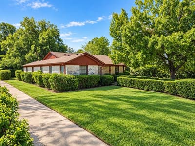 2532 Glencrest Drive, Fort Worth TX 76119 - Photo 2