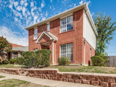 815 Greenridge Drive, Arlington TX 76017 - Photo 2